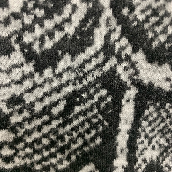 Divided by H&M snake print cropped top sz M - Picture 3 of 5